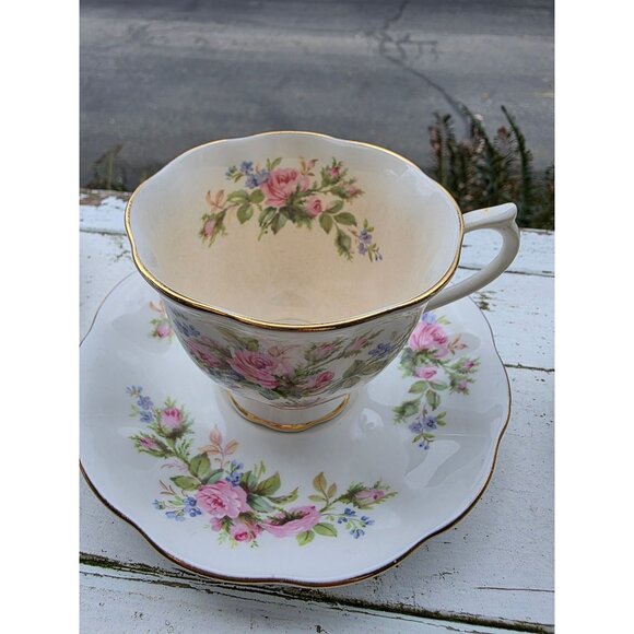 Royal Albert Moss Rose Bone‎ China Tea Cup & Saucer Set Floral Design Gold Trim - Picture 6 of 7